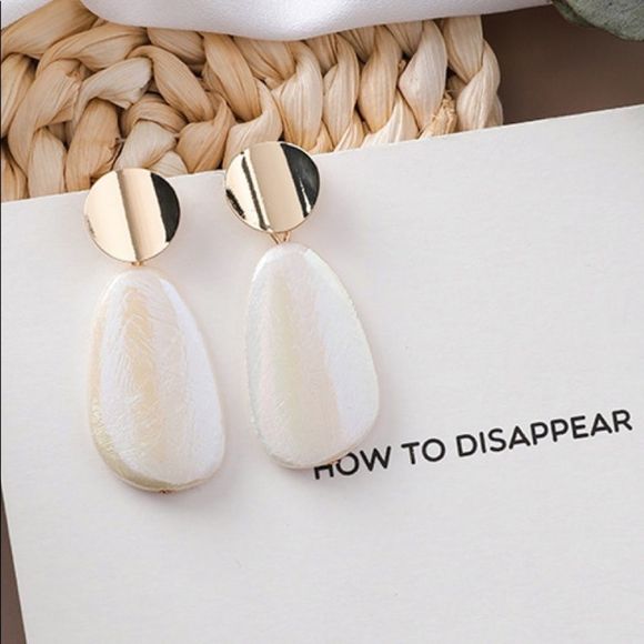 Jewelry - Shell Drop Earrings